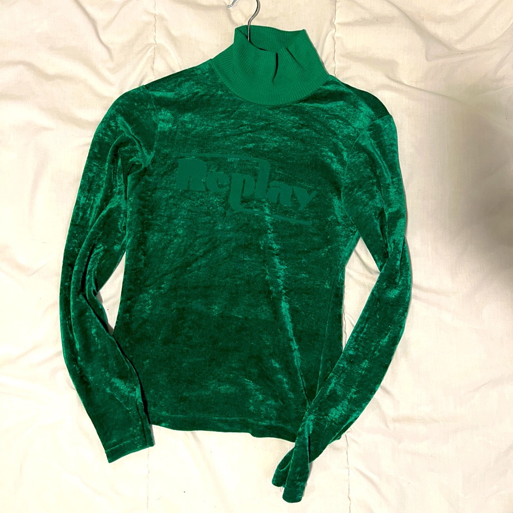 Y2K 00s velvet mockneck